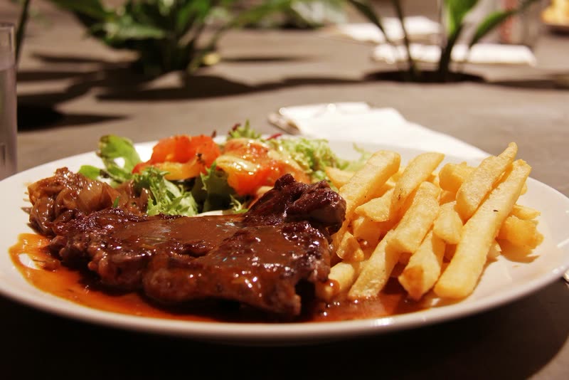 Lomo a lo pobre con papas fritas caseras